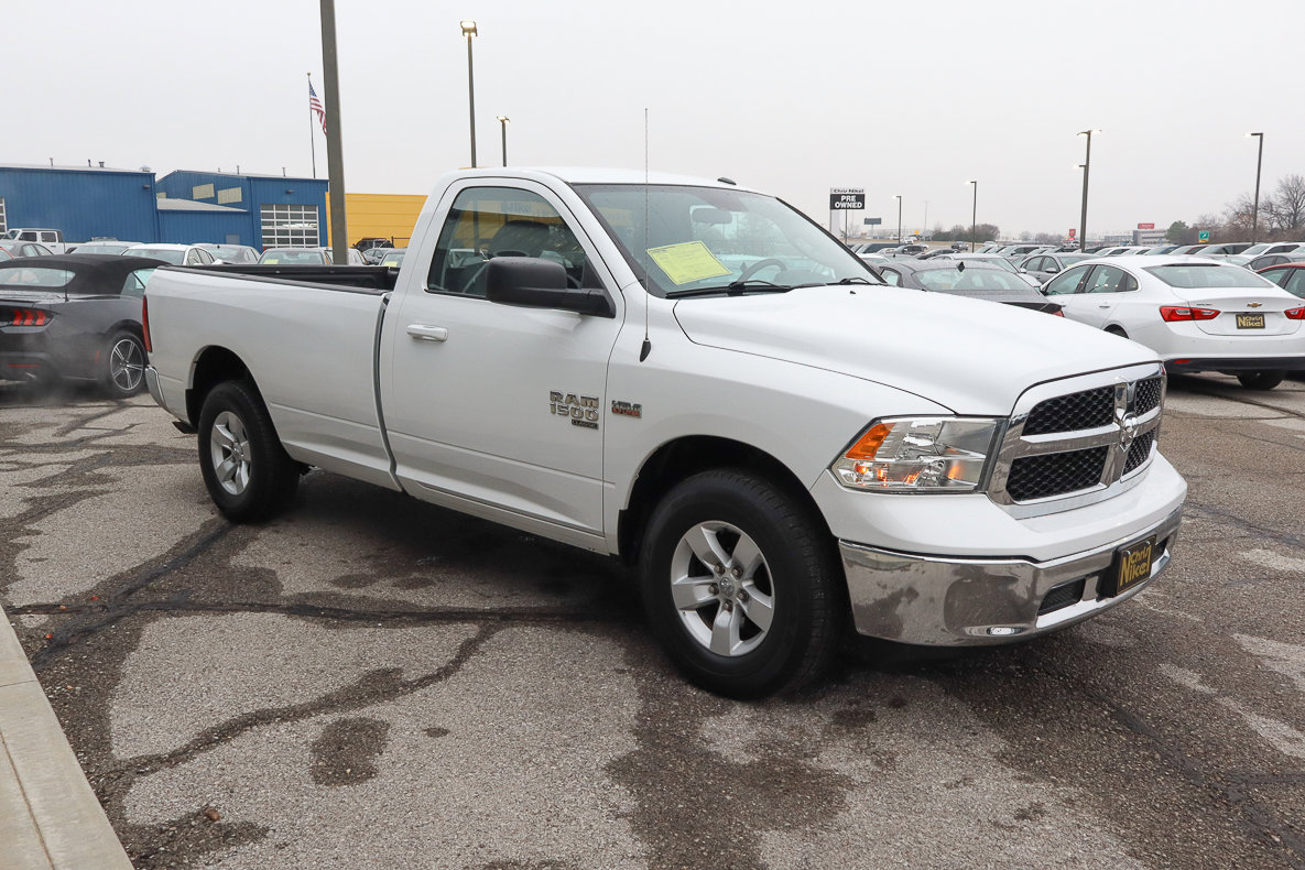 Used 2020 RAM 1500 Classic SLT AWD/4WD image 3