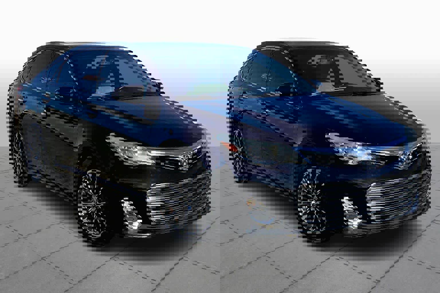 Used 2013 Toyota Avalon XLE image 2