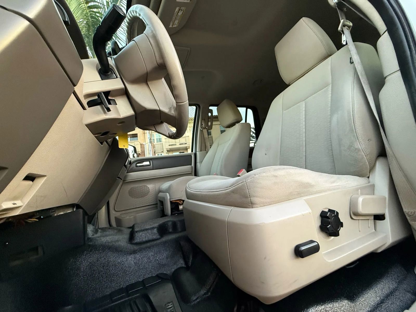 Used 2010 Ford Expedition XLT image 29