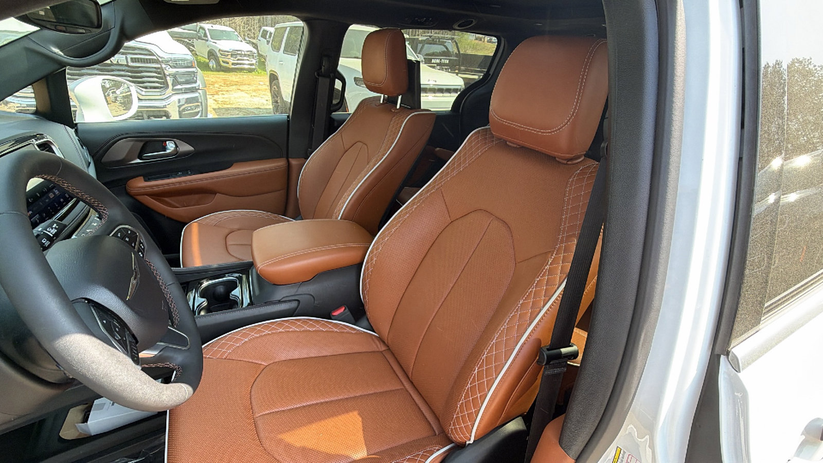 Used 2024 Chrysler Pacifica Pinnacle image 17