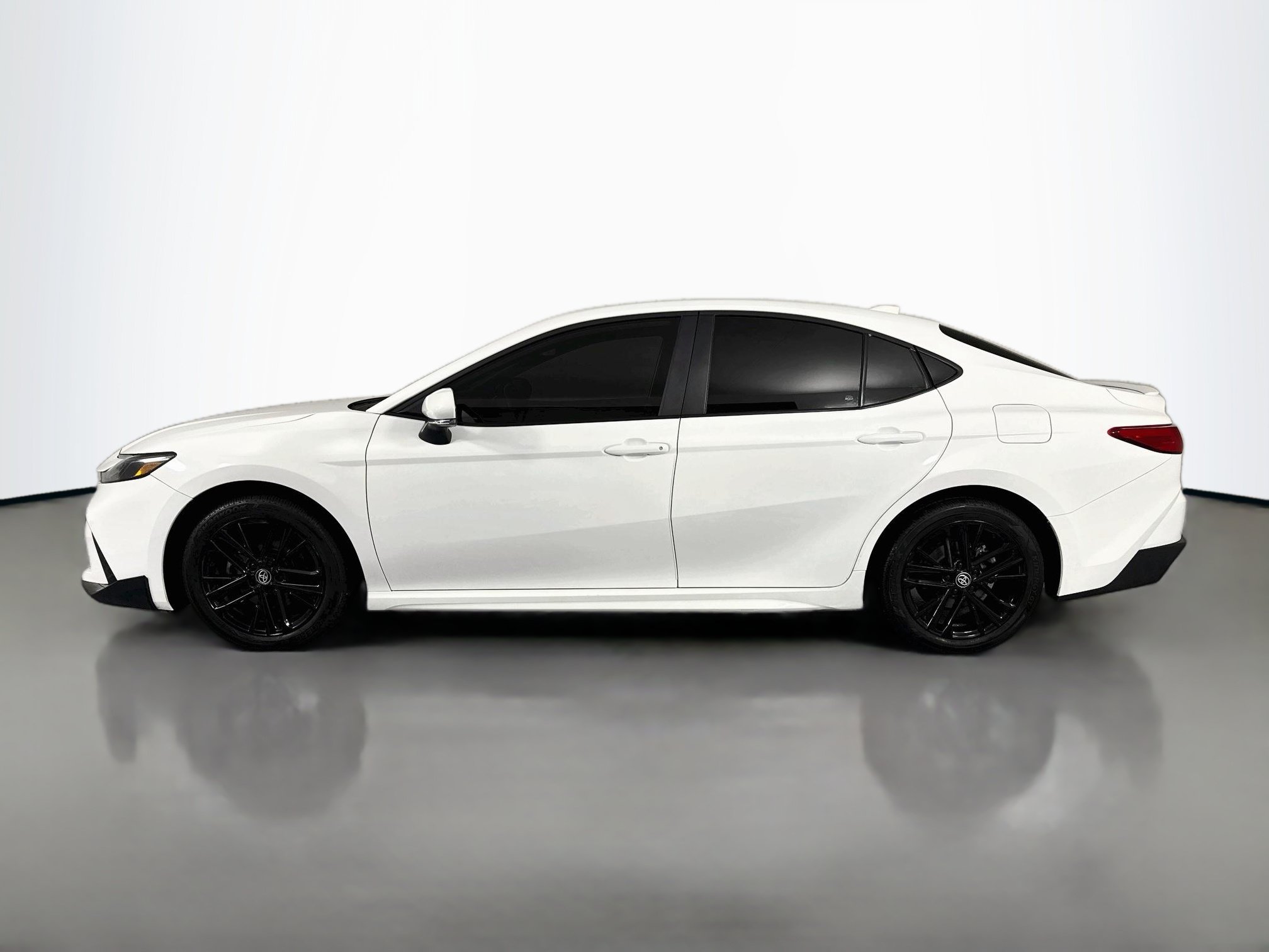 Used 2025 Toyota Camry SE AWD/4WD image 8
