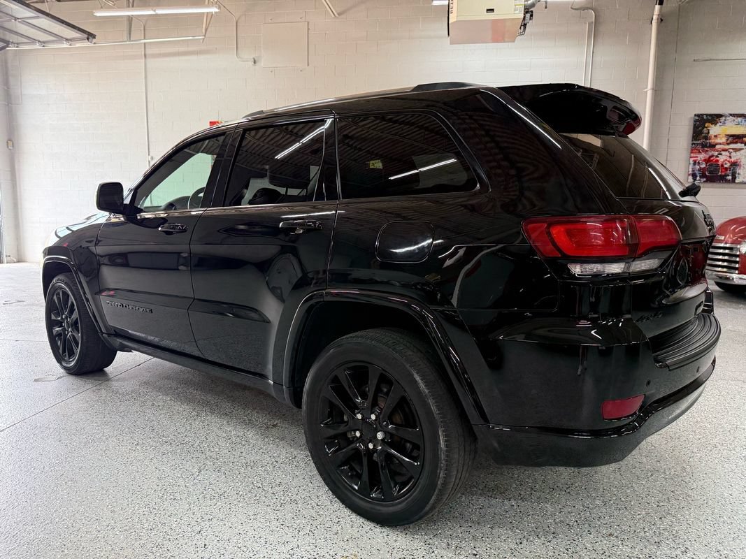 Used 2021 Jeep Grand Cherokee Altitude AWD/4WD image 3