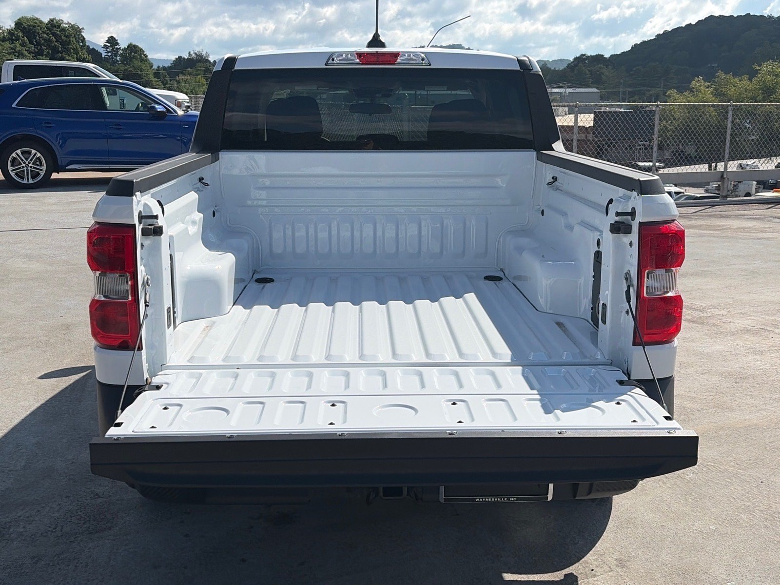 New 2026 Ford Maverick XLT w/ XLT Luxury Package FWD image 4