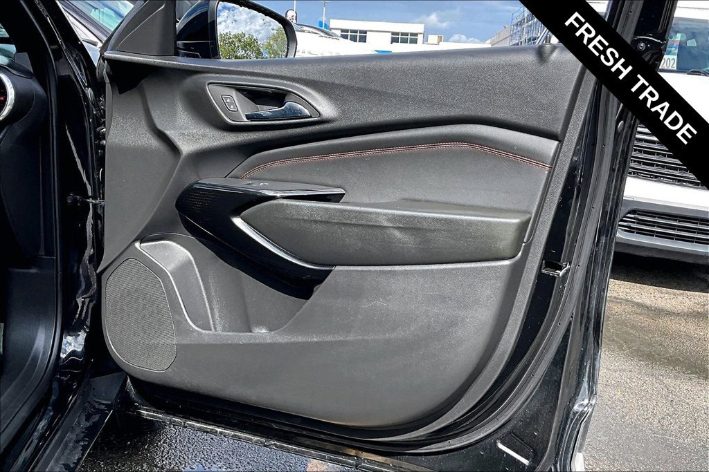 Used 2024 Chevrolet Trax RS w/ Sunroof Package FWD image 27
