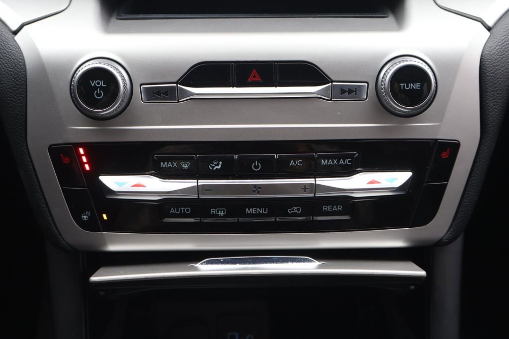 Used 2022 Ford Explorer XLT w/ Equipment Group 202A image 17