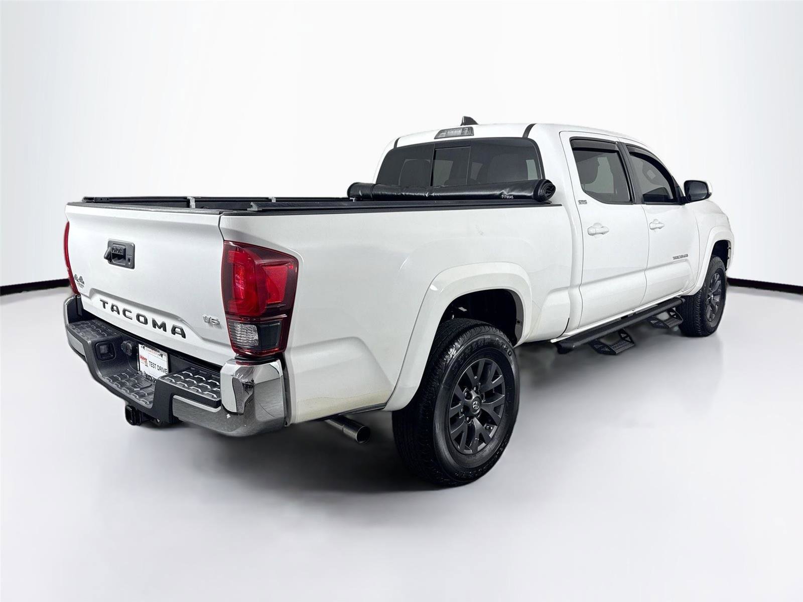 Used 2020 Toyota Tacoma SR5 AWD/4WD image 2