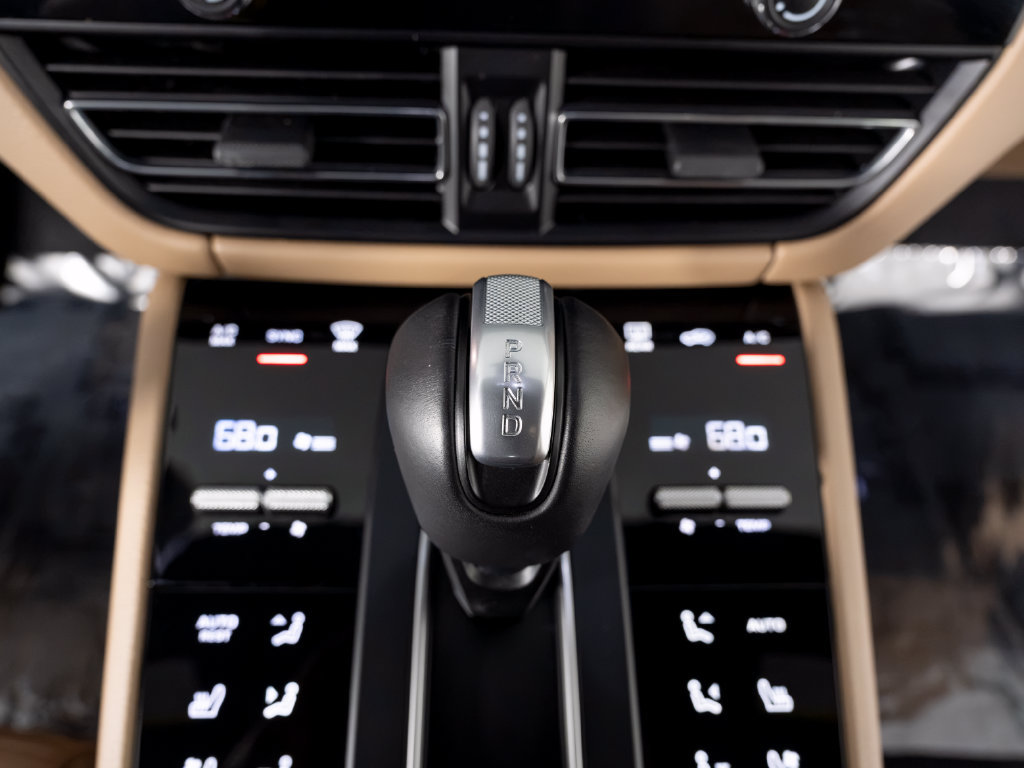 Certified 2026 Porsche Macan AWD/4WD image 32