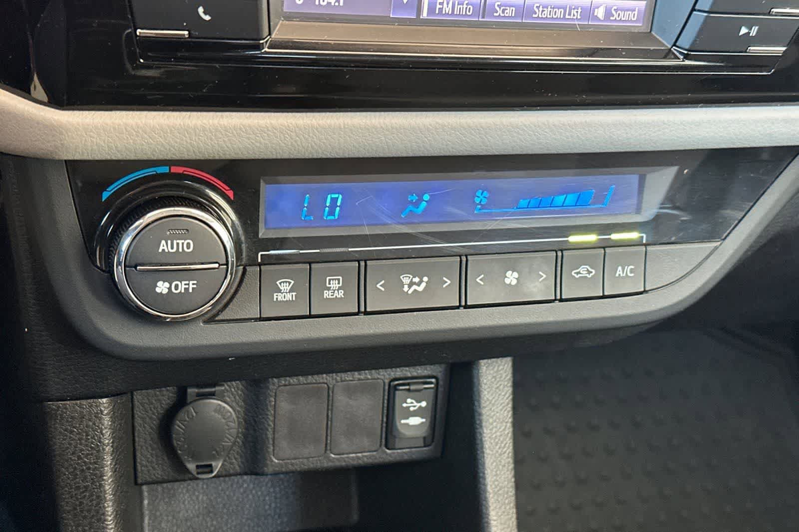 Used 2016 Toyota Corolla LE FWD image 21