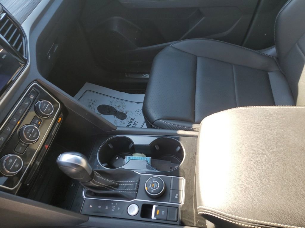 Used 2022 Volkswagen Atlas Cross Sport SE image 21