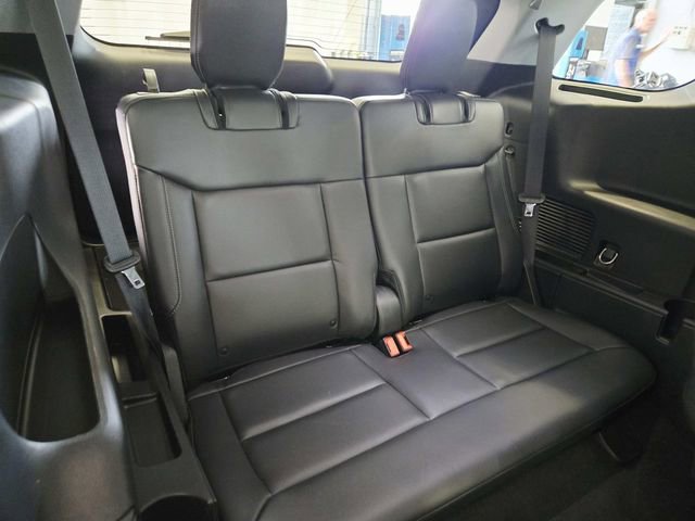 Used 2022 Ford Explorer XLT w/ Equipment Group 202A image 12