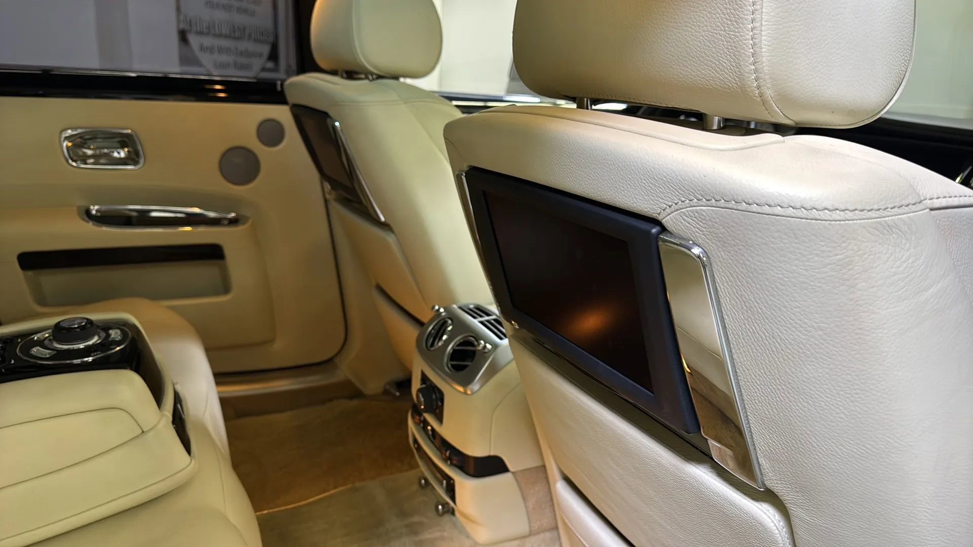 Used 2011 Rolls-Royce Ghost image 28