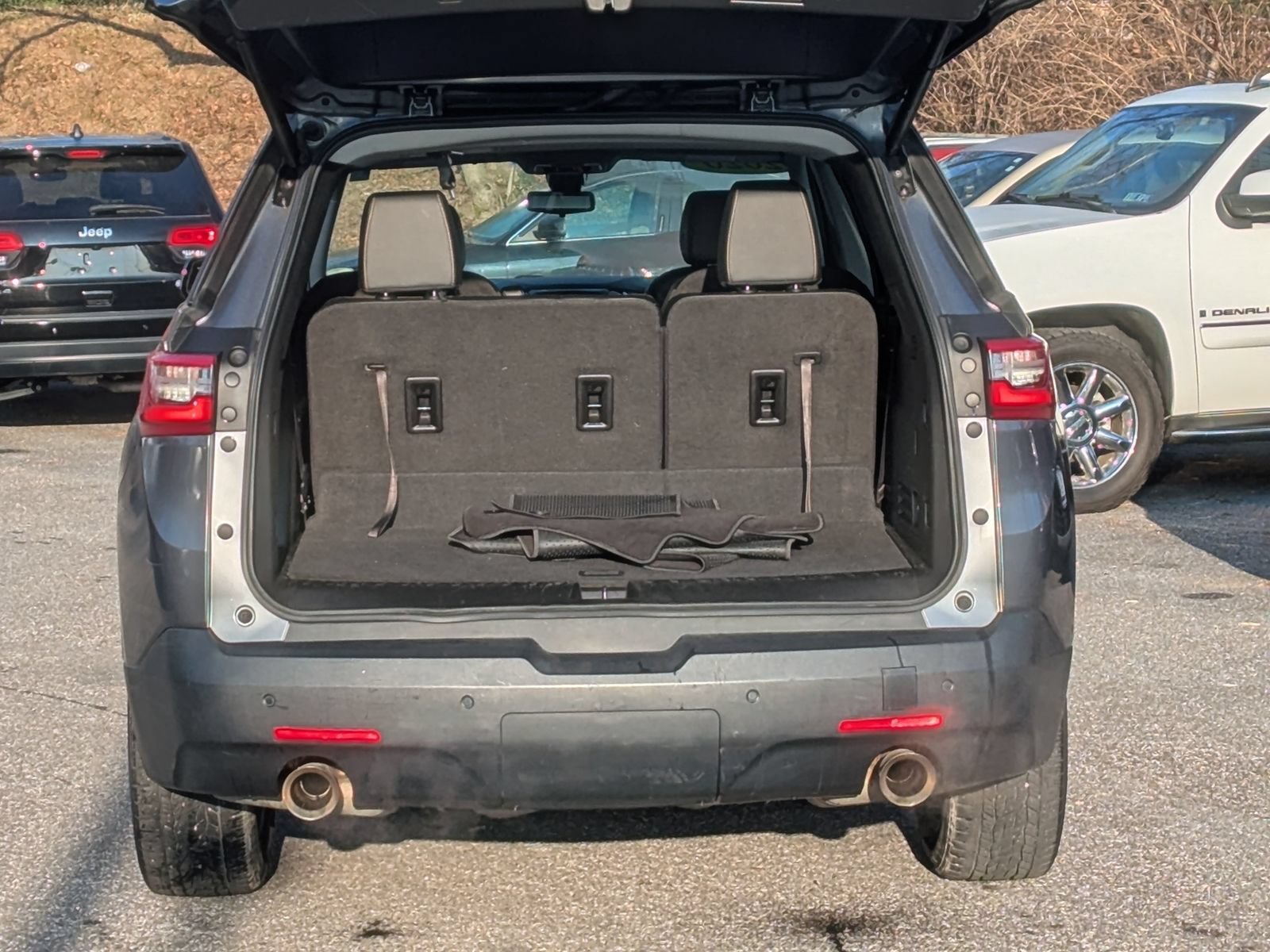 Used 2020 Chevrolet Traverse LT w/ LT Premium Package AWD/4WD image 5