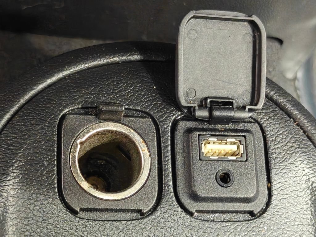 Used 2014 MAZDA MAZDA2 Sport FWD image 12