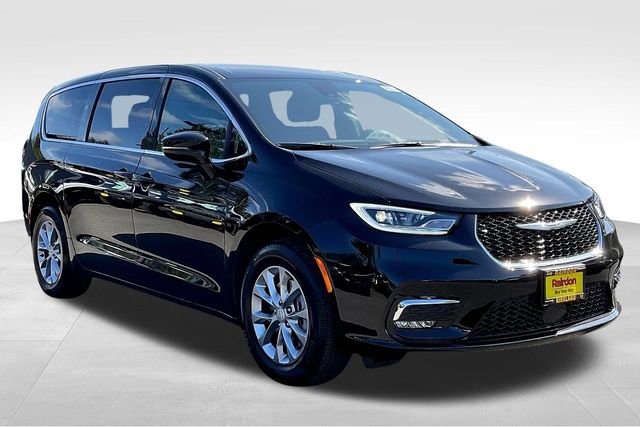 New 2026 Chrysler Pacifica Select