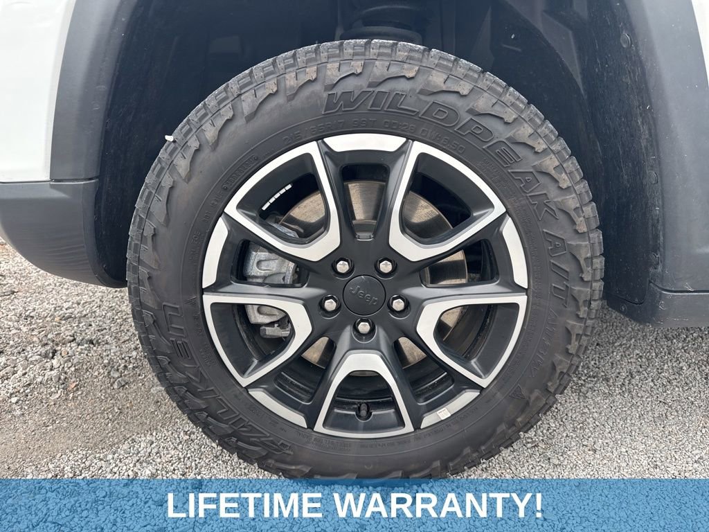 Used 2024 Jeep Compass Trailhawk AWD/4WD image 13