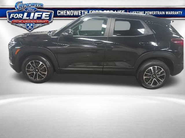Used 2025 Chevrolet TrailBlazer LT AWD/4WD image 2