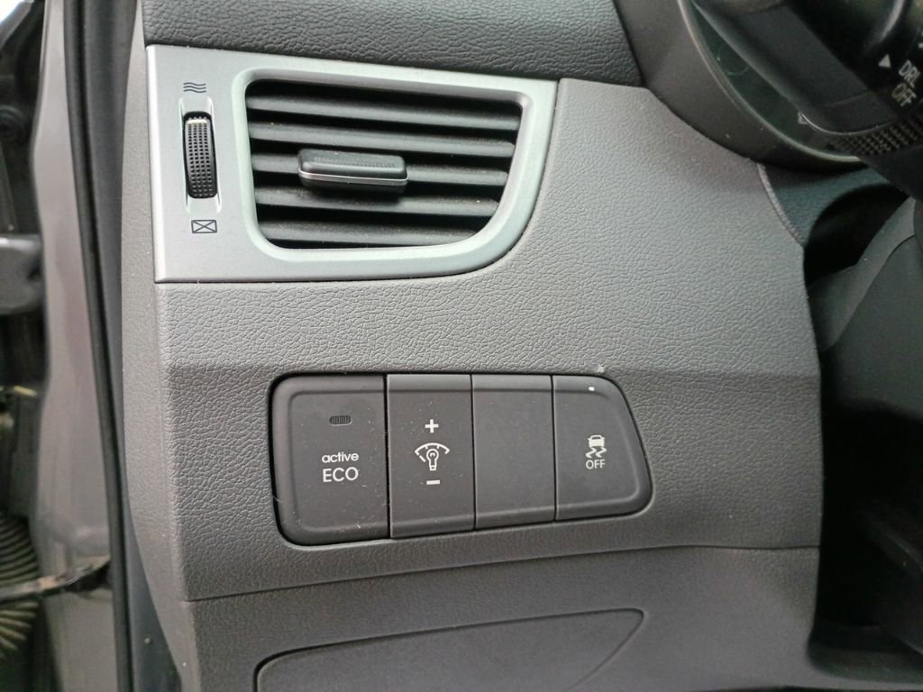 Used 2014 Hyundai Elantra Limited image 15