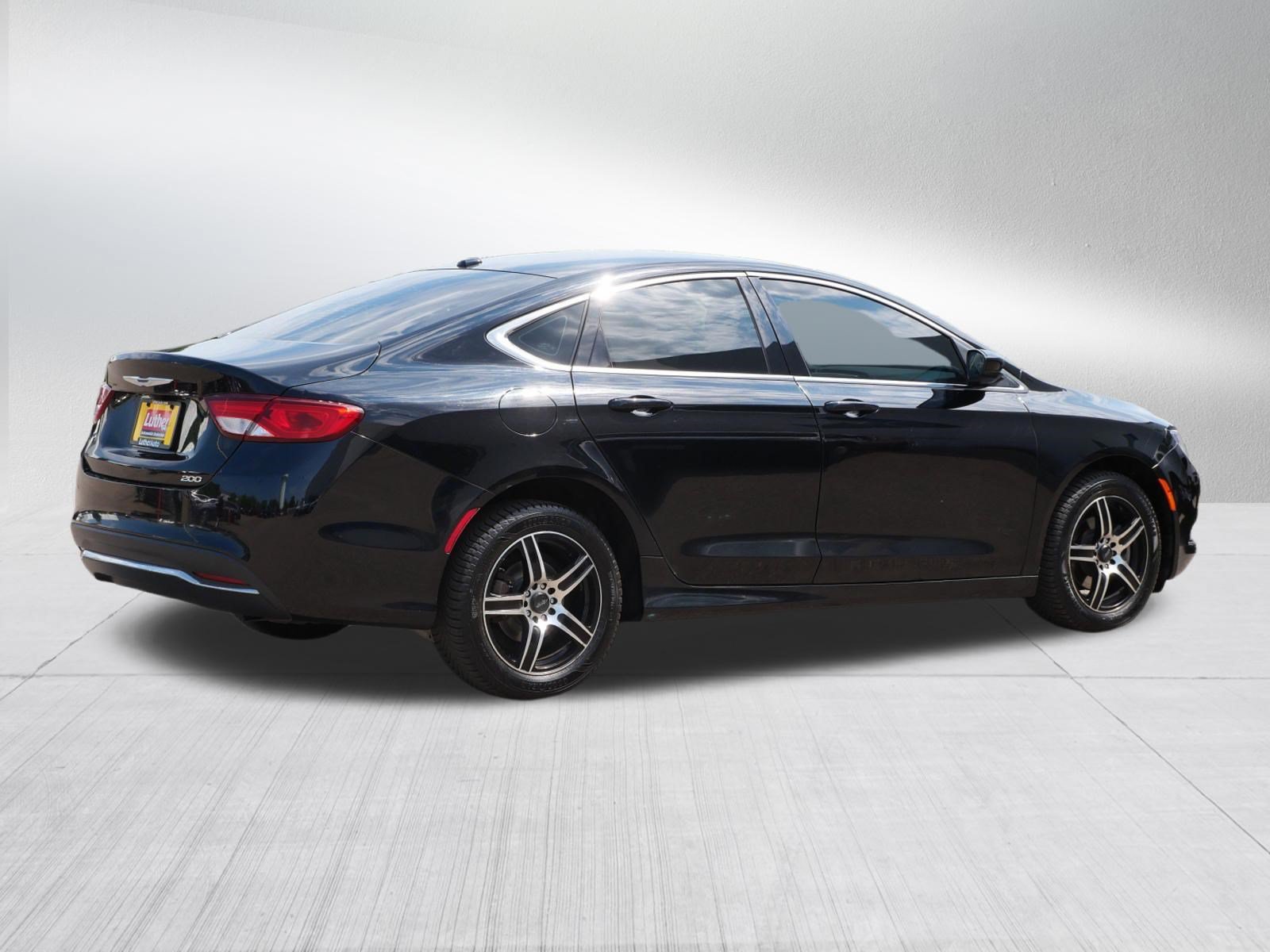 Used 2015 Chrysler 200 Limited w/ Convenience Group FWD image 7