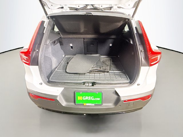 Used 2026 Volvo XC40 B5 Plus AWD/4WD image 34