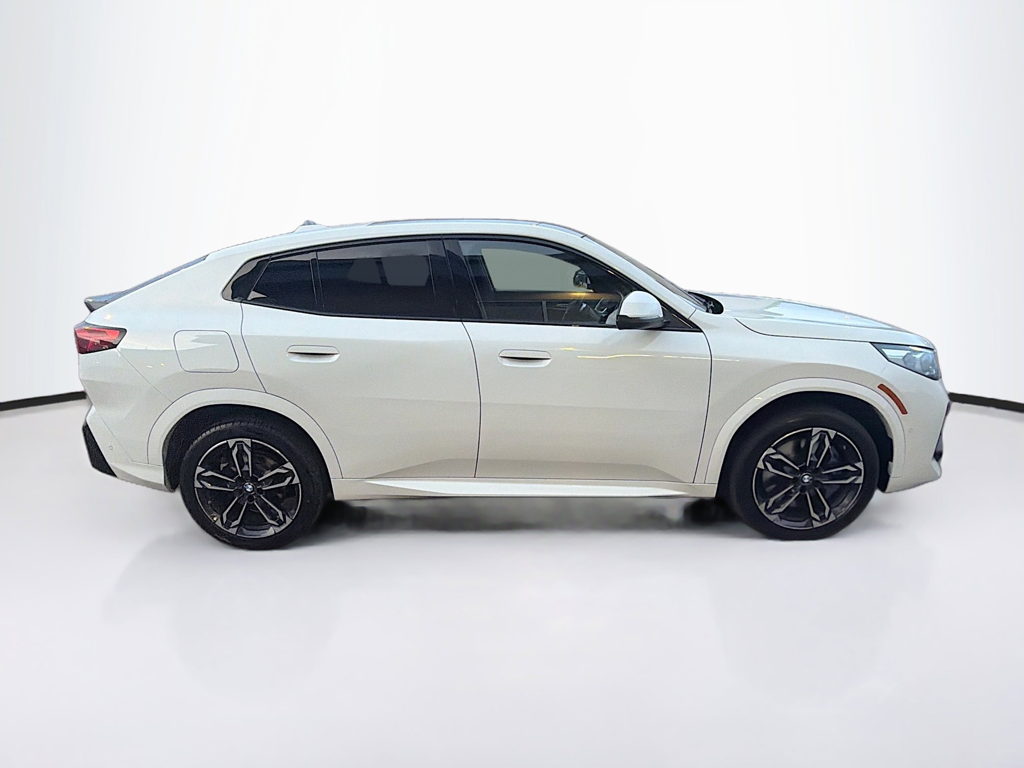 Used 2025 BMW X2 xDrive28i AWD/4WD image 10