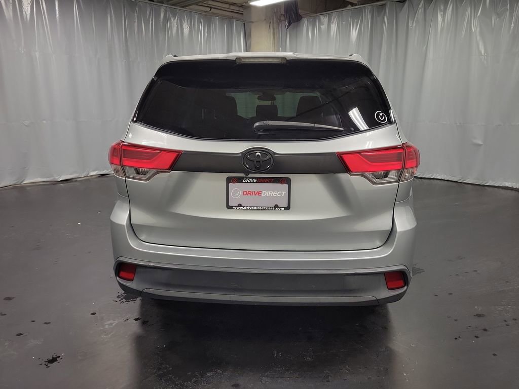 Used 2018 Toyota Highlander LE image 7