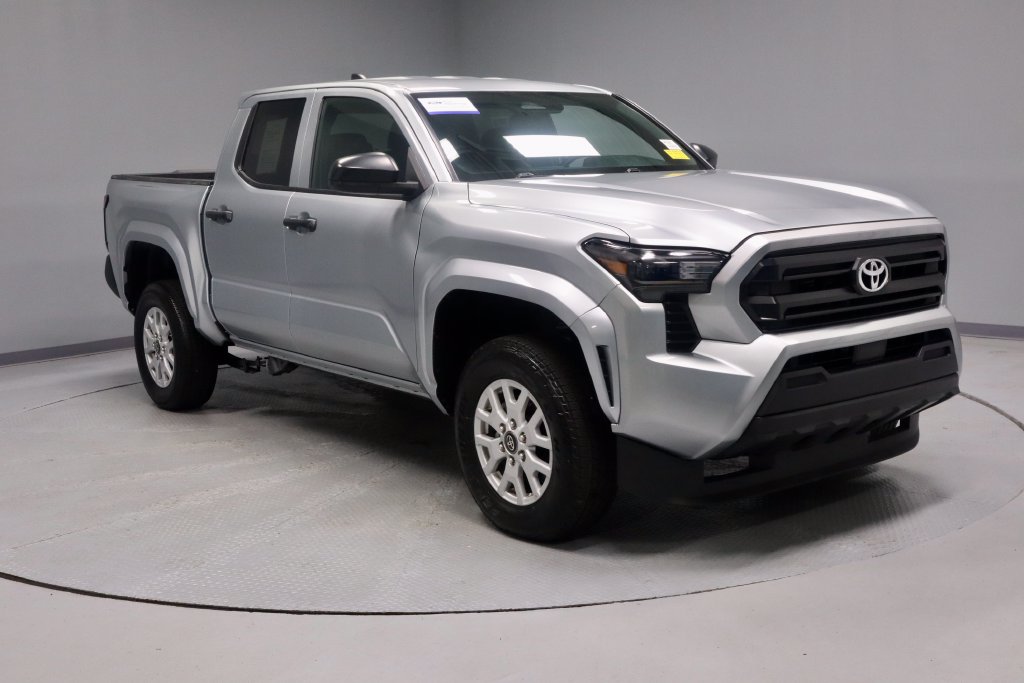 Used 2025 Toyota Tacoma SR AWD/4WD image 1