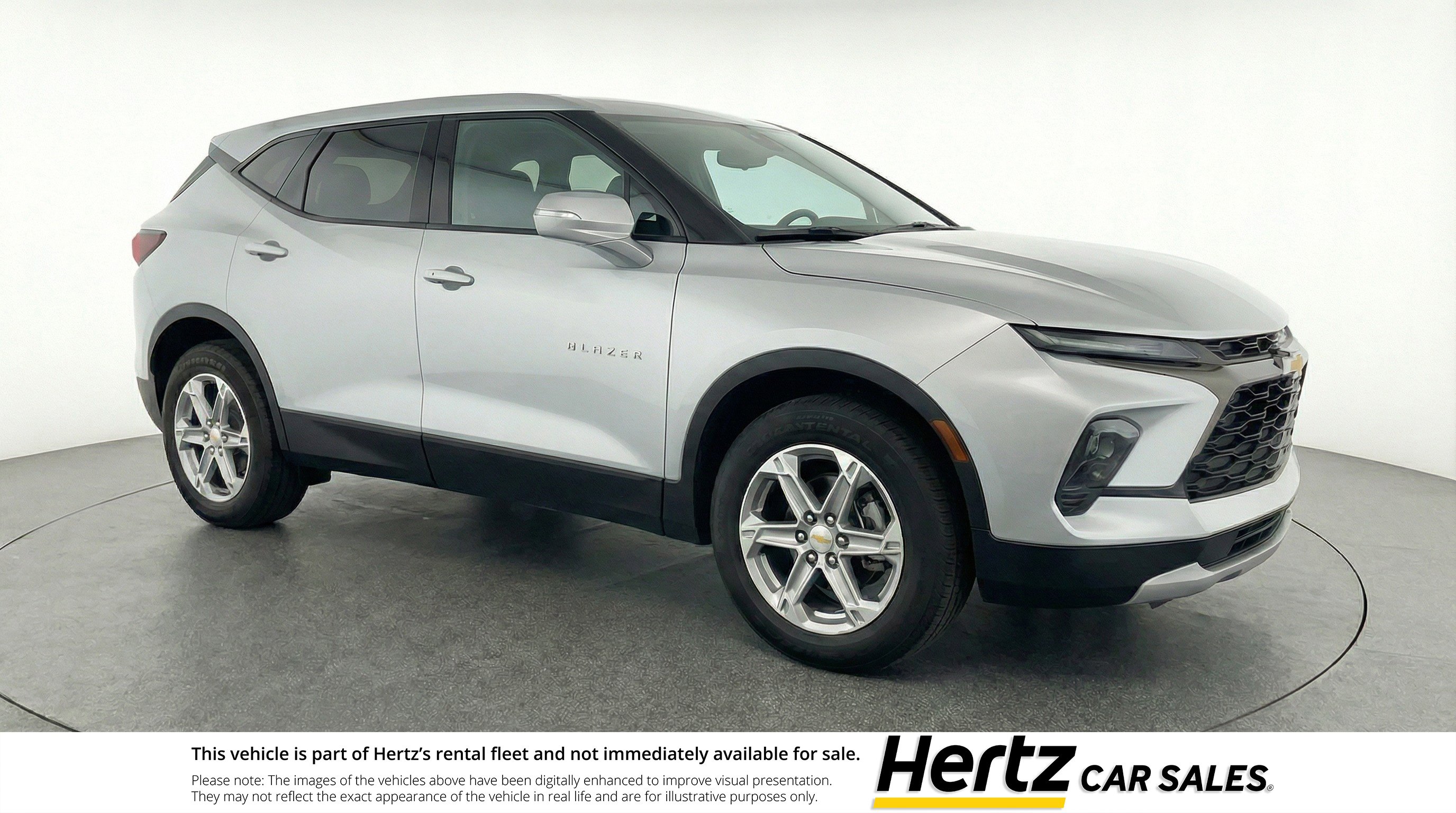 Used 2025 Chevrolet Blazer LT FWD image 1