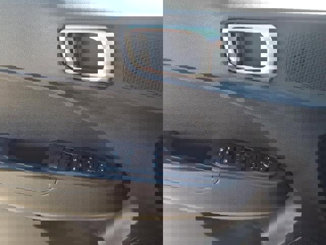 Used 2024 Hyundai Venue SEL image 15