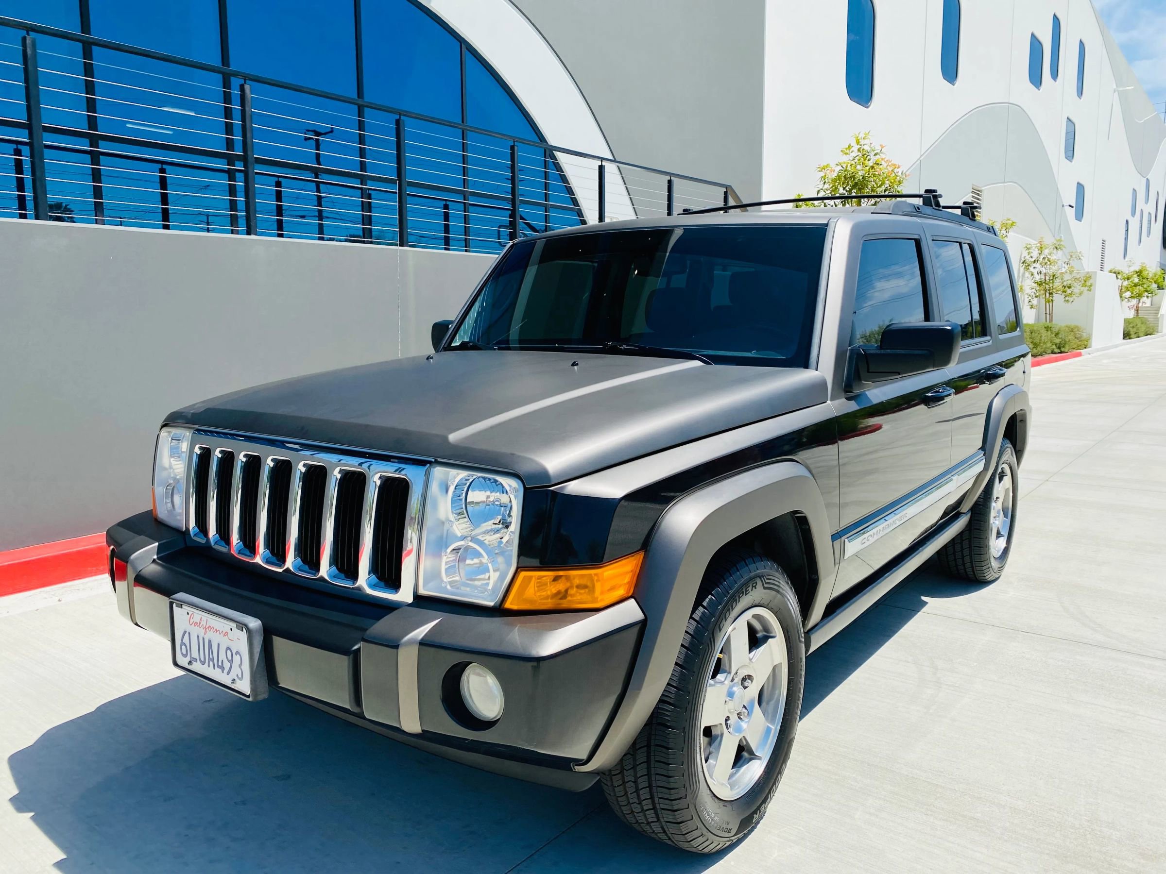 Used 2010 Jeep Commander Sport w/ Sun/Sound Group RWD image 1
