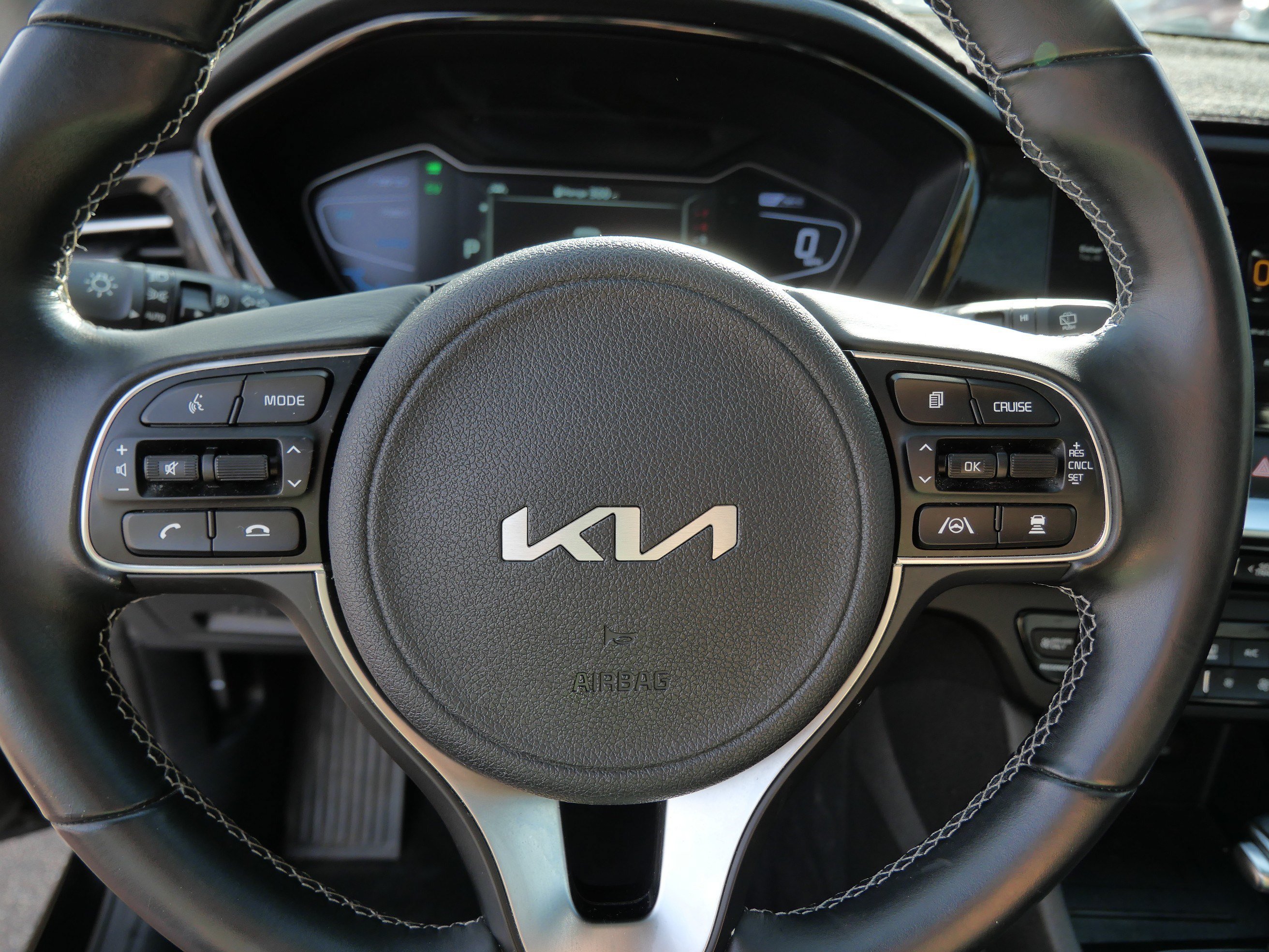 Used 2022 Kia Niro Touring Special Edition FWD image 25