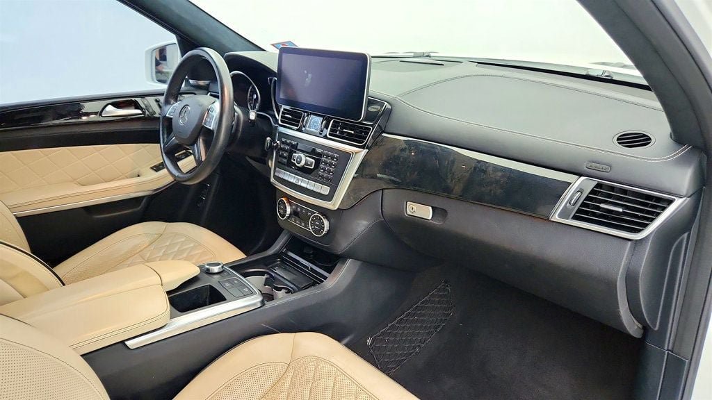 Used 2014 Mercedes-Benz GL 550 4MATIC image 26