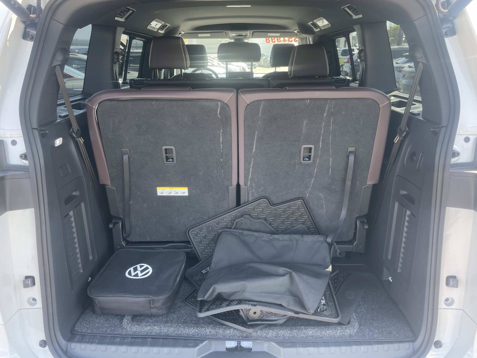 Certified 2025 Volkswagen ID. Buzz Pro S RWD image 5