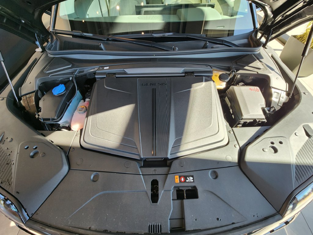 New 2027 Genesis GV60 Prestige AWD/4WD image 9