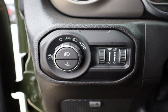 Used 2022 Jeep Gladiator Sport image 13