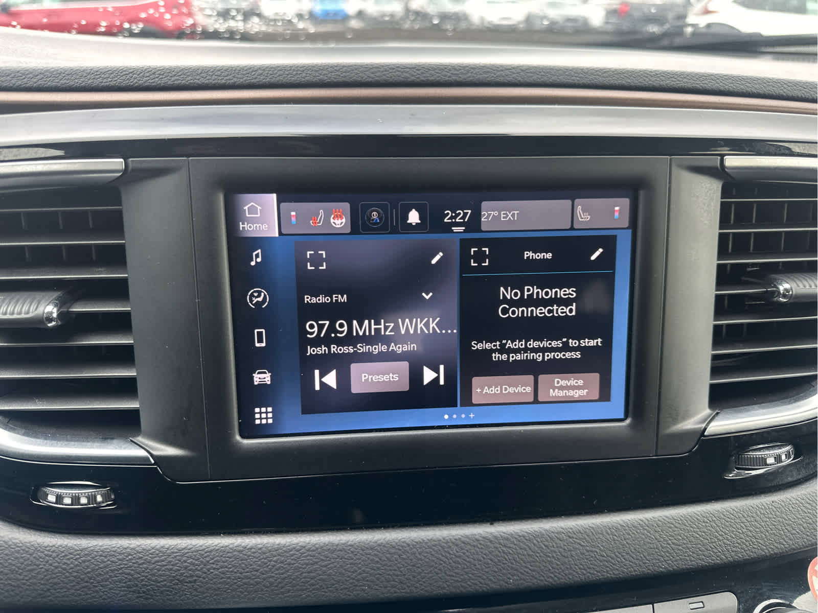 Used 2023 Chrysler Voyager LX image 25