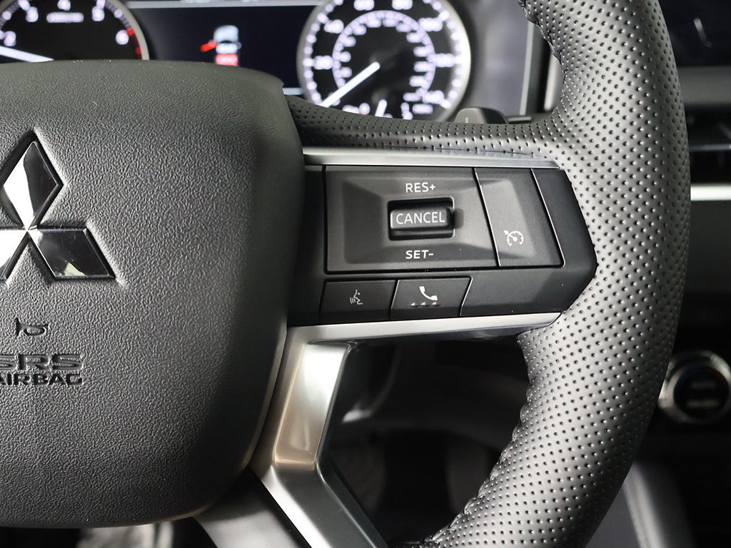 New 2026 Mitsubishi Outlander LE AWD/4WD image 40