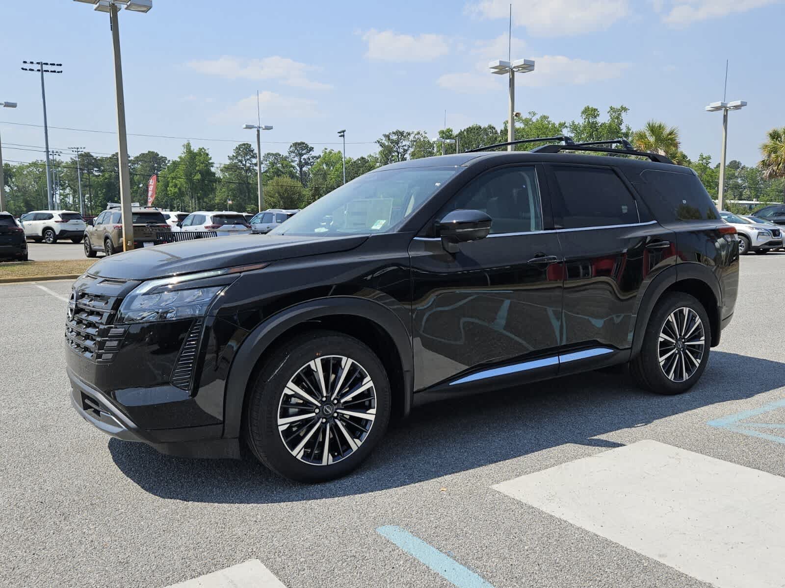 New 2026 Nissan Pathfinder Platinum w/ Cargo Package FWD image 2