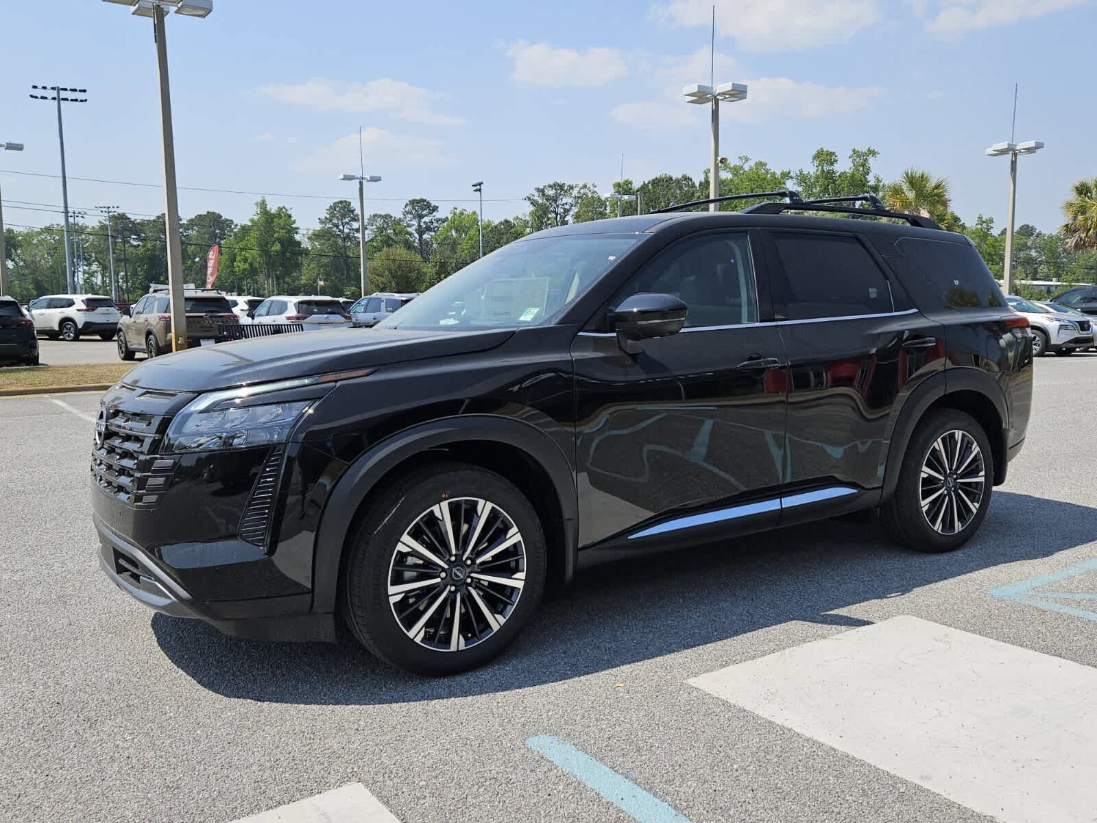 New 2026 Nissan Pathfinder Platinum FWD image 2
