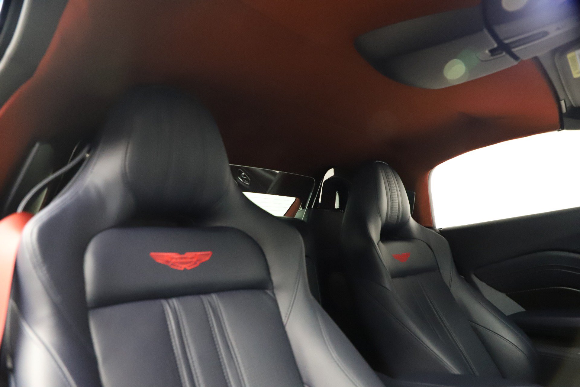 Used 2021 Aston Martin V8 Vantage Roadster RWD image 25