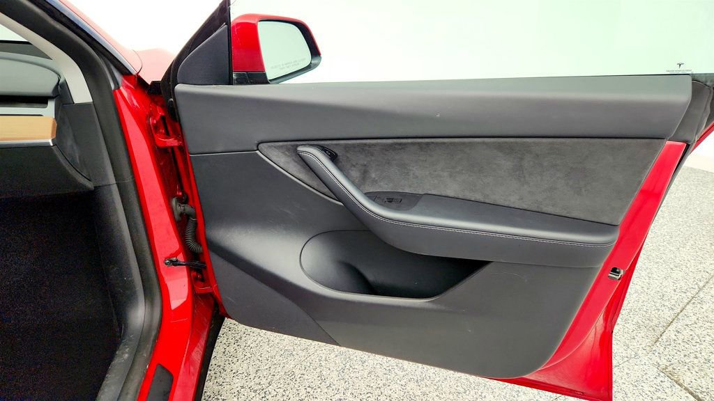 Used 2022 Tesla Model Y Long Range AWD/4WD image 30