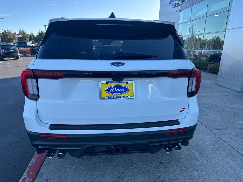 Used 2025 Ford Explorer ST AWD/4WD image 3