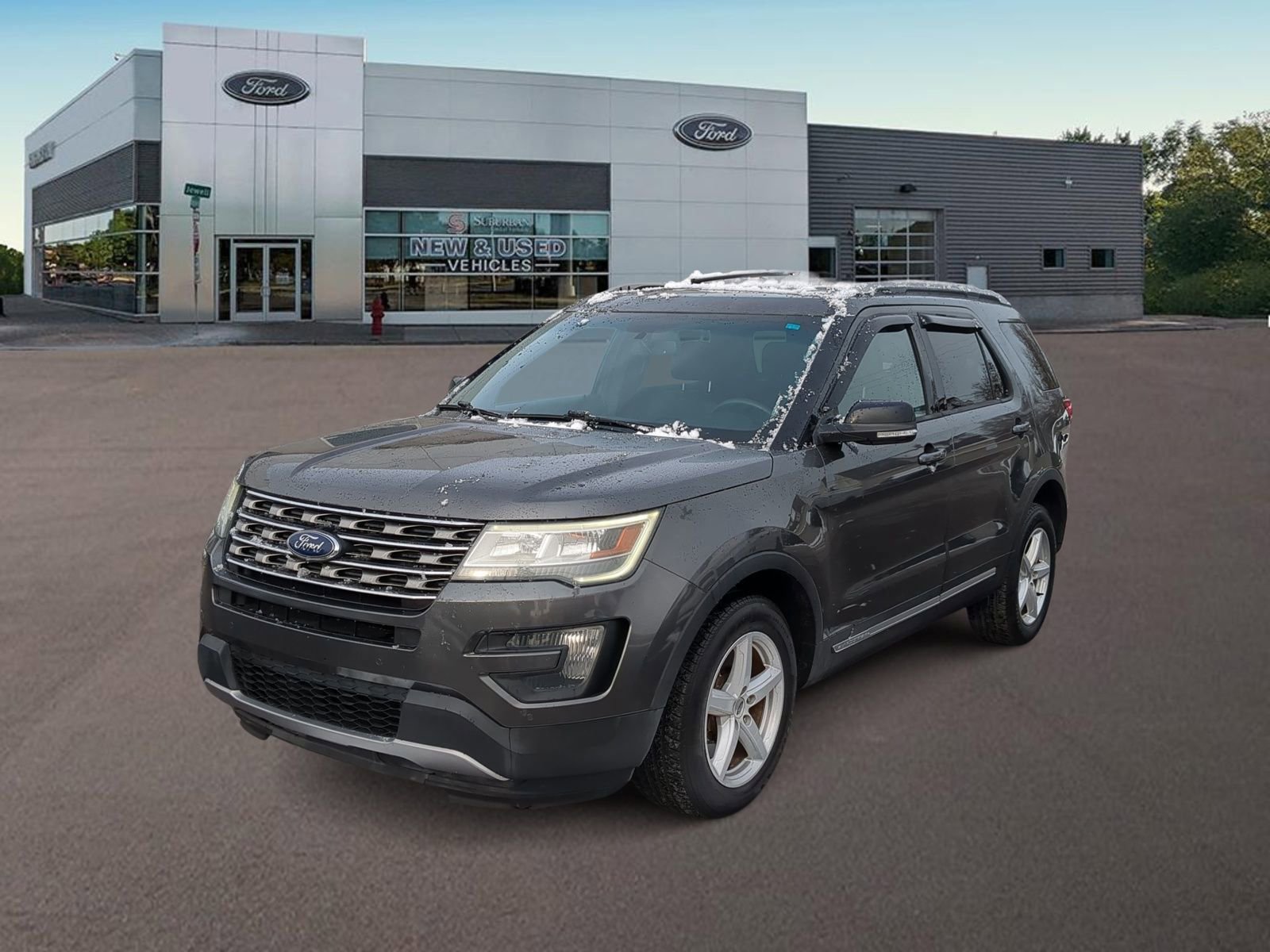 Used 2016 Ford Explorer XLT w/ Equipment Group 202A image 5