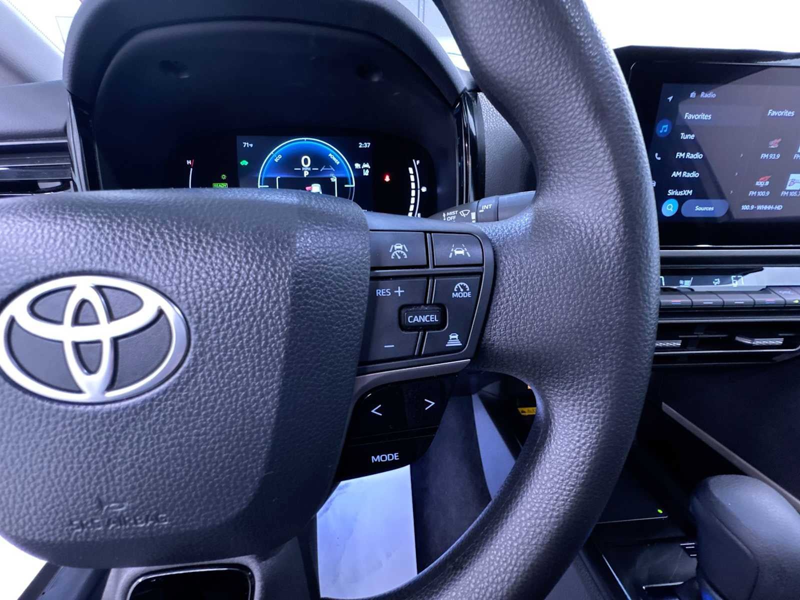Used 2025 Toyota Camry LE FWD image 21