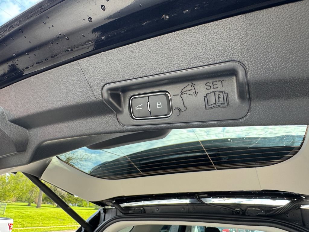 Used 2025 Ford Explorer Active w/ Active Comfort Package AWD/4WD image 13