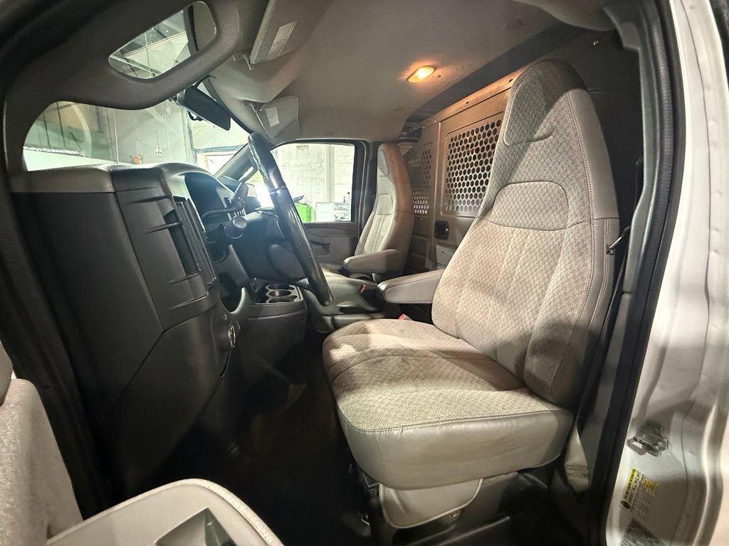 Used 2018 GMC Savana 2500 w/ Driver Convenience Package RWD image 18