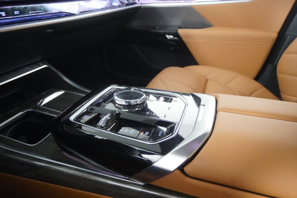 Used 2025 BMW 740i RWD image 23