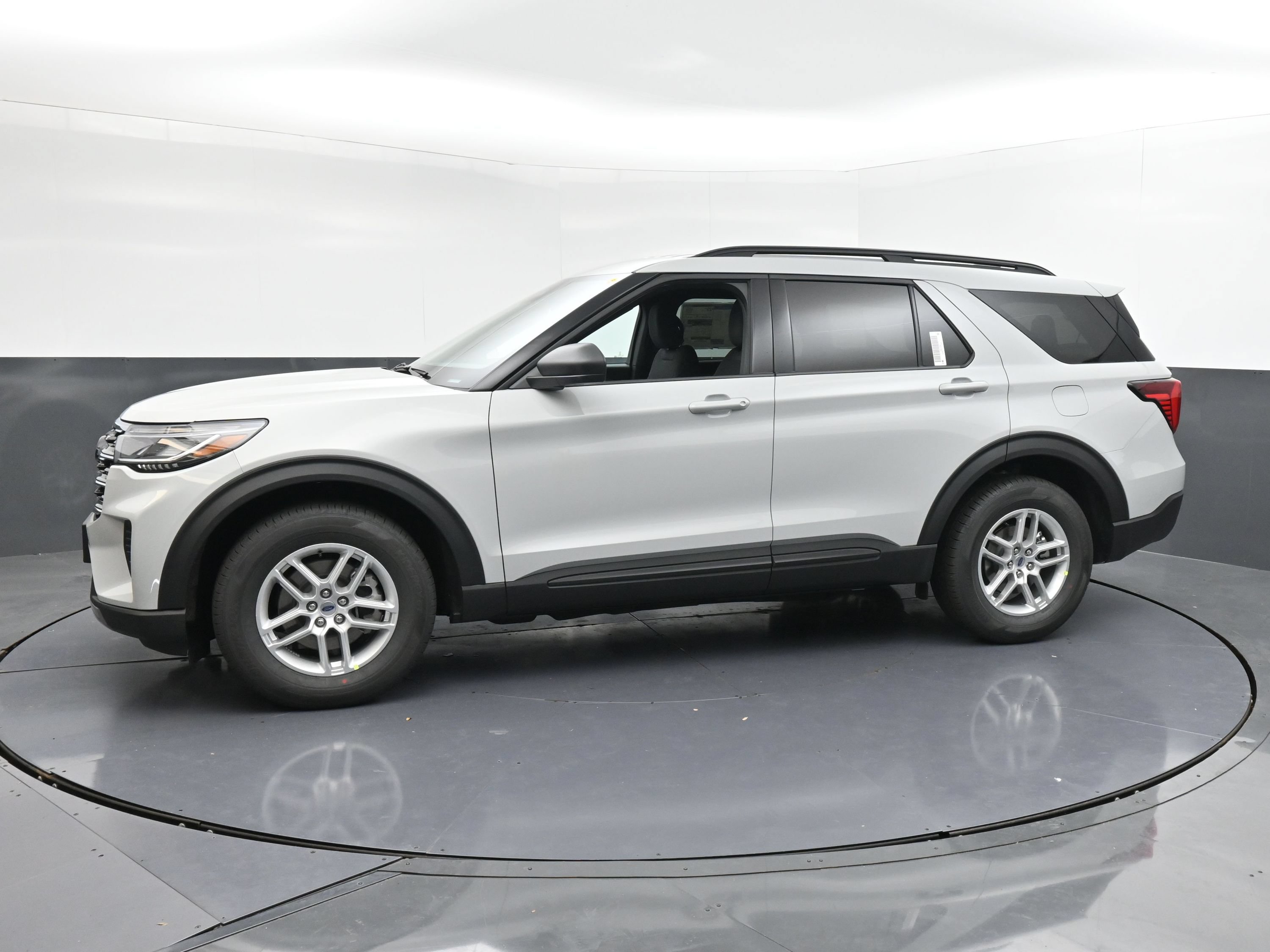 New 2027 Ford Explorer Active RWD image 5