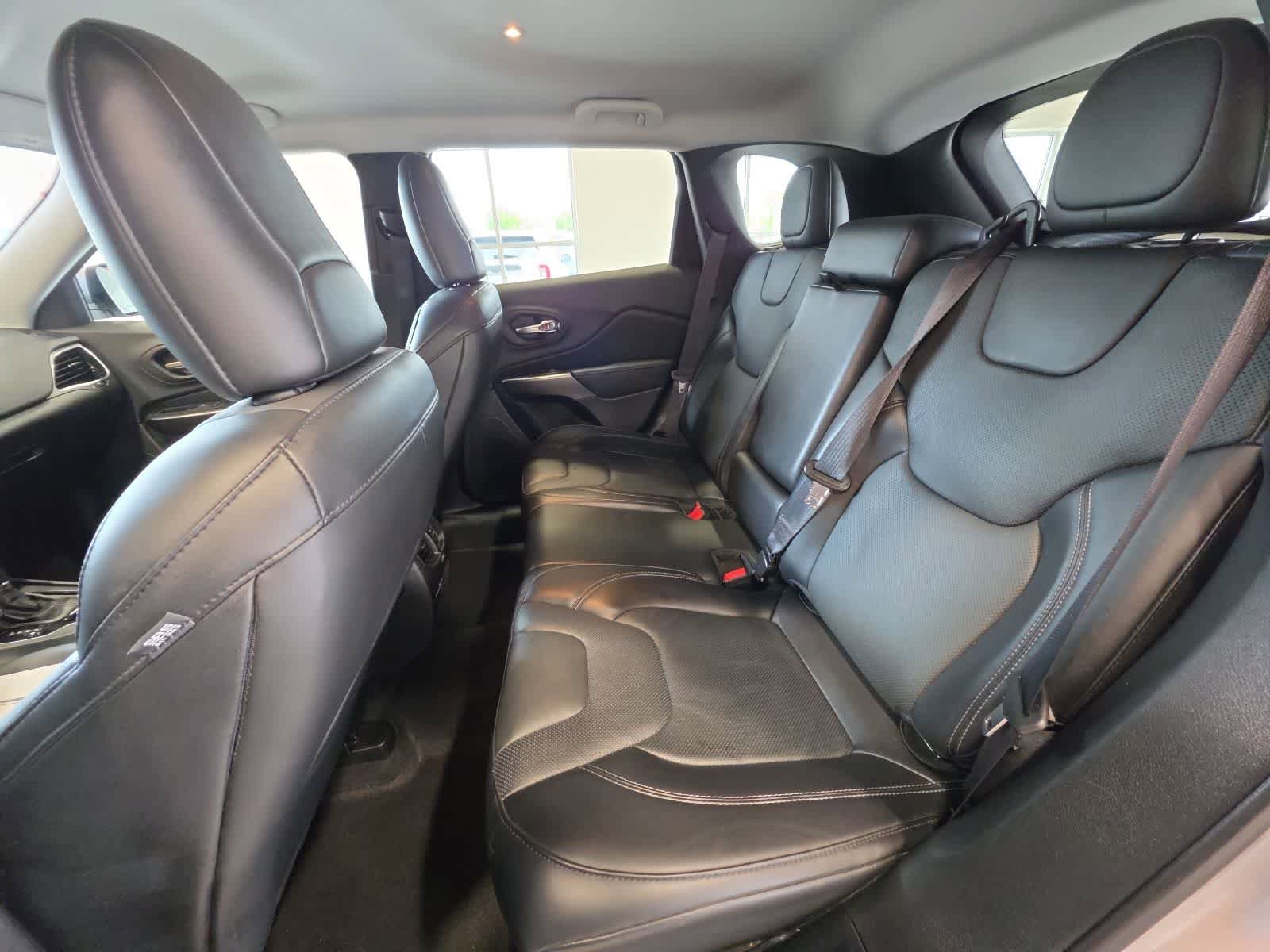 Used 2020 Jeep Cherokee Limited AWD/4WD image 29