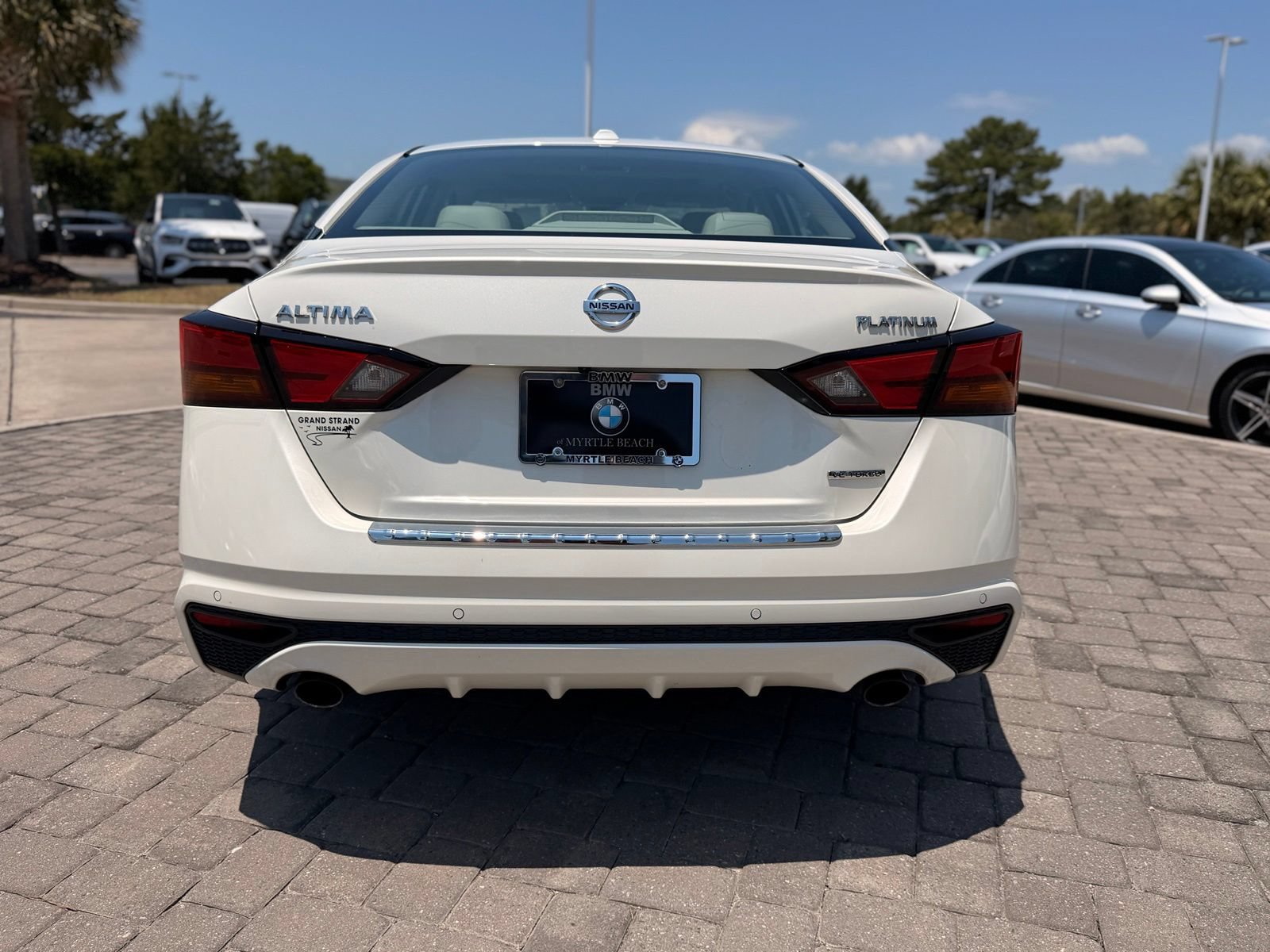 Used 2020 Nissan Altima 2.0 Platinum FWD image 10