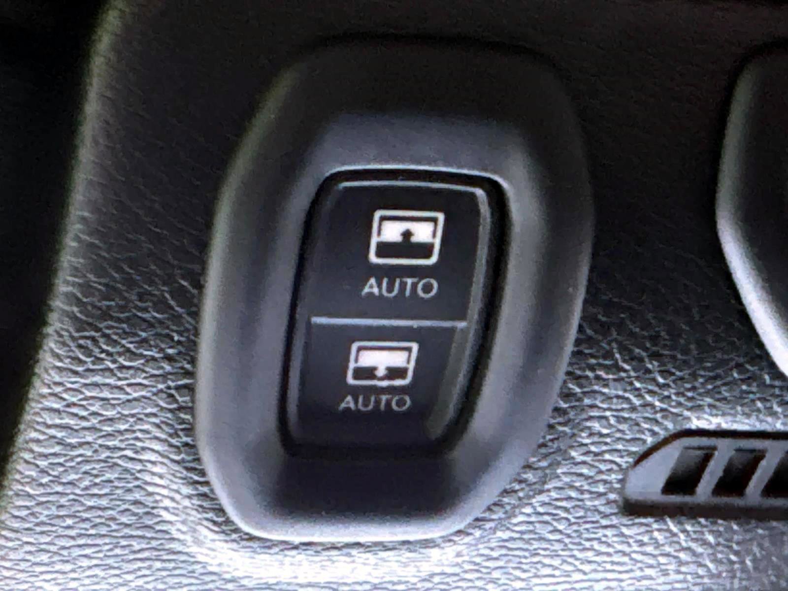 Used 2023 Jeep Wrangler Unlimited w/ Sun & Screen Package image 24